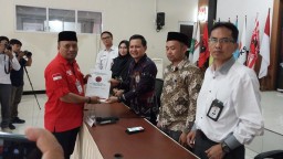 Partai Demokrasi Indonesia Perjuangan (PDIP) menyerahkan berkas ke KPU Sumedang (Memanggil.co/lst)