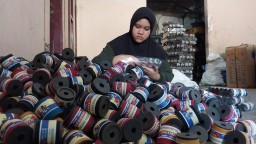 Industri rumahan pembuatan gelasan di desa Kutamandiri, Tanjungsari, Sumedang, Jawa Barat (Memanggil.co/lst)