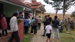 Ratusan warga yang terdampak Tol Cisumdawu menuntut pembayaran ganti rugi yang sesuai (Memanggil.co/lst)