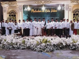 Jama'ah Kajian Malam Selasa (KARASA) di bawah pimpinan KH. Maki Muhyiddin dari Pondok Pesantren Al-Halim. ( Jabar Memanggil/ Wildan Fadilah)