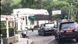 SBY masuk melalui Pintu Pos 4 Istana Bogor untuk bertemu dengan Presiden Joko Widodo. (Jabar Memanggil/ Y.Irawan)