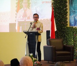 Wali Kota Bogor, Bima Arya memberikan
opening speech pada kegiatan Seminar nasional optimalisasi kapasitas penyelenggaraan sekolah swasta dalam meningkatkan mutu layanan pendidikan di Sekolah Cahaya Rancamaya Islamic Boarding School, Sabtu (21/10/2023). (