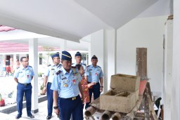 Peduli Sekolah, Lanud Atang Sendjaja Bogor, Serahkan Bantuan Sarana dan Prasarana Pendidikan