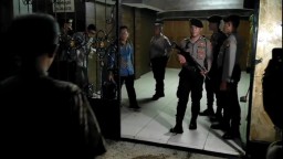 Teks foto: Pasca Menggeledah Rumah Ketua Komisi IV DPR RI Sudin di Kota Depok, Jum'at (10/11/2023) malam, Penyidik KPK Membawa Sejumlah Berkas Kasus Dugaan Korupsi Kementan. (Jabar Memanggil/ Sidharta Agung)