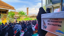 Guru dan Ratusan Siswa Di SDIT Al-Furqan Garut Gelar Aksi Peduli Palestina