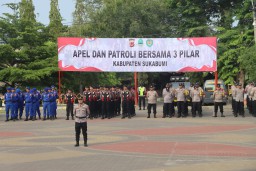 Apel dan patroli bersama 3 pilar Sukabumi di Lapangan Cangehgar, Palabuhanratu, Sabtu (17/11/2023)  ( Jabar Memanggil/ Putra Haeruman)