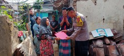 Tabung Gas Meledak Hancurkan Rumah Warga, Kapolsek Parung Kuda Beri Bantuan