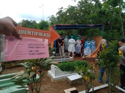 Tim Forensik Polri Lakukan Ekshumasi Korban Ledakan Tabung Gas di Cibadak Sukabumi