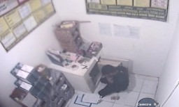 Kecanduan Judi Online, Pegawai Minimatket di Depok Nekat Bobol Brankas Berisi Uang Rp 43 Juta