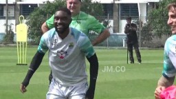 Levy Madinda saat latihan bersama Persib bandung. ( Jabar Memanggil/ Rony)