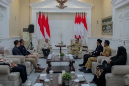 Walikota Bogor, Bima Arya menerima audiens pendamping PPH Sertifikat Halal BPJPH Kementerian Agama RI Jawa Barat, di Paseban Suradipati, Balaikota Bogor (4/12/2023). ( Jabar Memanggil/ Ist