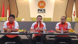 Sekretaris Umum DPD PKS Kota Bogor, Dedi Mulyono, saat sampaikan hasil tabulasi suara PKS di Kantor DPD PKS Kota Bogor, Jumat ( 23/24) . ( Jabar memanggil/ Y.Irawan)