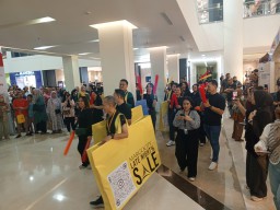 Gelar diskon 70 persen, Margo City Depok diserbu masyarakat berbelanja menjelang Lebaran Idul Fitri 2024 ( Jabar Memanggil/ S. Agung)