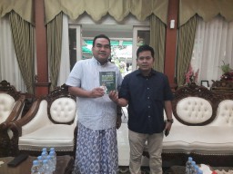 Luncurkan Buku Keempat, Ahmad Adirin Bagikan Kisah Bupati Blora Arief Rohman