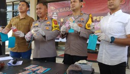 AKBP Joko Dwi Harsono saat jumpa pers  tersangka pengandaan uang di Mapolres Sumedang. (Jabar memanggil/husni nursyaf) 