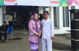 Kepala Desa Kalong Liud, Nanggung, Kabupaten Bogor, Jani Nurjaman ( putih). ( Jabar Memanggil/ Ist)
