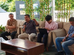 Ketua Visi Nusantara Maju,  Yusfitriadi, berbicara dalam sebuah diskusi Green Democratic di Kota Bogor, Jawa Barat. ( Jabar Memanggil/ Ist) 