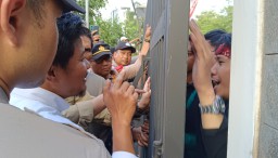 Kawal Putusan MK Ratusan Mahasiswa Seruduk Gedung DPRD Sumedang