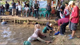 Memeriahkan HUT RI, Warga Lingkungan Lio Ngagogo Ikan Bersama Bakal Calon Bupati Sumedang