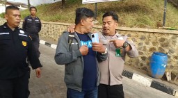Security Pabrik Mengintimidasi Wartawan Yang Sedang Meliput Kebakaran Serta Meminta Hapus Video