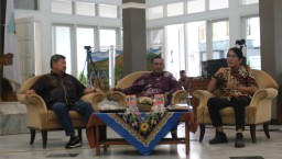 Sejumlah Narasumber Saat Menjadi Pemantik Pada Acara Diskusi Publik Akhir Tahun 2024 yang Diselenggarakan IJTI Korda Garut. Senin (31/12/2024). 
