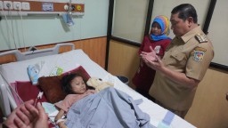 Pemda Sumedang Siap Memfasilitasi Anak Kembar Siam Devina Devani Yang Sedang Menjalani Perawatan di RSUD Umar Wirahadikusumah