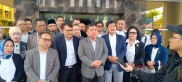 Puluhan pengacara yang tergabung dalam Tim Hukum Jabar Istimewa melakukan audiensi bersama Polda Jawa Barat. Jum'at (31/2025) 
