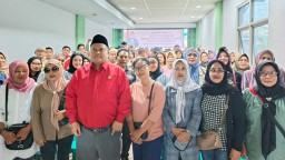 Anggota Legislatif DPRD Kota Sukabumi fraksi PDI Perjuangan saat Raden Kusumo Hutaripto bersama masayarakat. Senin (10/2/2025) 
