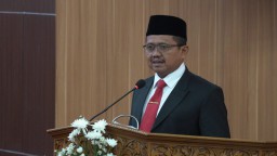 Bupati Sumedang, Dony Ahmad Munir saat Rapat paripurna DPRD Kabupaten Sumedang dalam agenda Mendengarkan Pidato Bupati Sumedang di Gedung DPRD, Senin (3/3/2025).

