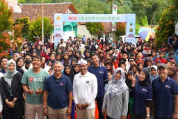 SCG menyelenggarakan acara sosialisasi pemilahan sampah melalui kegiatan fun walking yang diadakan digelar pekan kemarin di dua desa yakni Desa Wangunreja dan Desa Sukamaju, Kabupaten Sukabumi.  Selasa (4/3/2025). 

