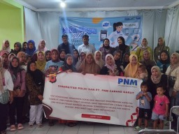 Bentuk sinergitas ini diwujudkan melalui kegiatan pembinaan bagi ibu-ibu nasabah PNM, yang digelar di kawasan Kota Kaler, Kecamatan Sumedang Utara, pada Sabtu (15/3/2025).
