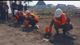 Groundbreaking pembangunan gedung baru Kantor Kejaksaan Negeri Sumedang yang berlokasi di Jalan Prabu Gajah Agung, Kelurahan Situ, Kecamatan Sumedang Utara, Selasa (6/5/2025).
