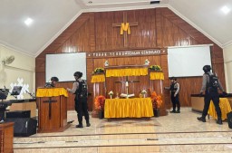 Berikan Rasa Aman Polres Sumedang Lakukan Sterilisasi Gereja Jelang Peringatan Kenaikan Isa Almasih 2025