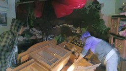 Tebing Setinggi Tiga Meter Timpa Dua Rumah