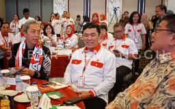 Walikota Bogor, Dedie A Rachim (batik) bersama dengan Ketum LAFKI, Kolonel  (Purn) dr Friedrich Rumintjap dalam hari jadi ke 5 LAFKI di Kota Bogor, (14/06/2025).