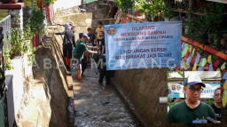 Warga kelurahan Tegal Lega, Bogor Tengah saat berjibaku membersihkan sampah di aliran kali Ciparigi. Insert: Hardi Suhardiman- Lurah Tegal Lega
