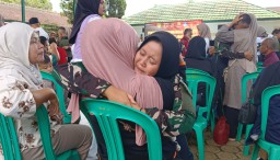 Kembali Kepada Orang Tua Isak Tangis Iringi Kepulangan Peserta Pembinaan Karakter di Makodim Sumedang