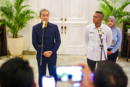 Walikota Bogor,Dedie A Rachim, didampingi Wakil Walikota Bogor, Jenal Mutaqin, saat mengumumkan Sekda Baru Kota Bogor di Balai kota Bogor, (17/06/2025)