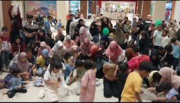 Yupiland Jelajah Negeri Hadir di Sumedang, Masyarakat Antusias Nikmati Hujan Permen