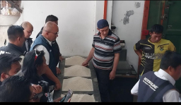 Jajaran Satreskrim Polres Sumedang, saat lakukan sidak ke beberapa kios beras di pasar tanjungsari, Sumedang.
