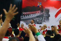 Ketum FMP 2025, Benyamin Mbo'oh saat memimpin rapat besar FMP 2025 di Aula Kampus IBI Kesatuan Kota Bogor.  Minggu( 20/07). ( Jabar Memanggil/ist)