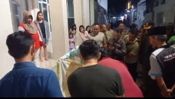 Seorang Wanita Melahirkan Sendiri di Toilet Umum