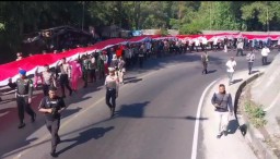 HUT Republik Indonesia Ke-80 Polres Sumedang Bentangkan Bendera Sepanjang 1 Km