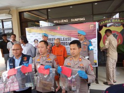 Satreskrim Polres Sumedang Tangkap Dukun Pengganda Uang Mainan