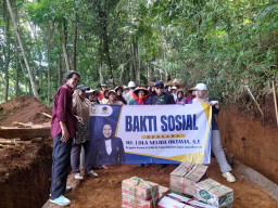 Anggota DPR RI Lola Nerlia Bakti Sosial Pembangunan Jalan Baru 