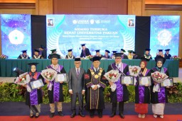 Unpak Wisuda 1.325 Lulusan, Siap Hadapi Tantangan Global