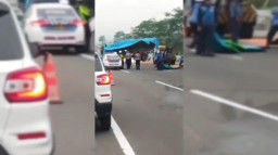 Kecelakaan Maut di Tol Cisumdawu: 3 Orang Tewas, Sedan Tabrakan dengan Truk dan Minibus