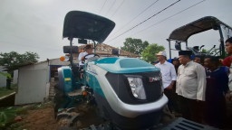 Ketahanan Pangan, Bupati Dony Salurkan Bantuan Pertanian Rp12,5 Miliar