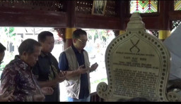 Menbud Fadli Zon Tinjau Situs Sejarah dan Cagar Budaya di Sumedang