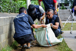 Pasca Malam Tahun Baru, Pemkot Angkut Hampir 4 Ton Sampah di Alun-Alun